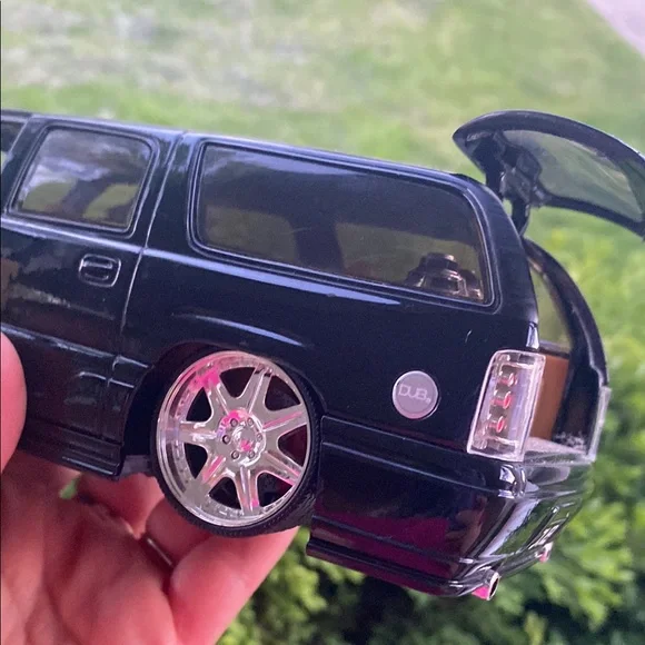 ミニカー DUBCITY 2002 GMC YUKON DENARI DUB Jada Dub City 2002 White GMC Yukon Denali Die-Cast Metal 1